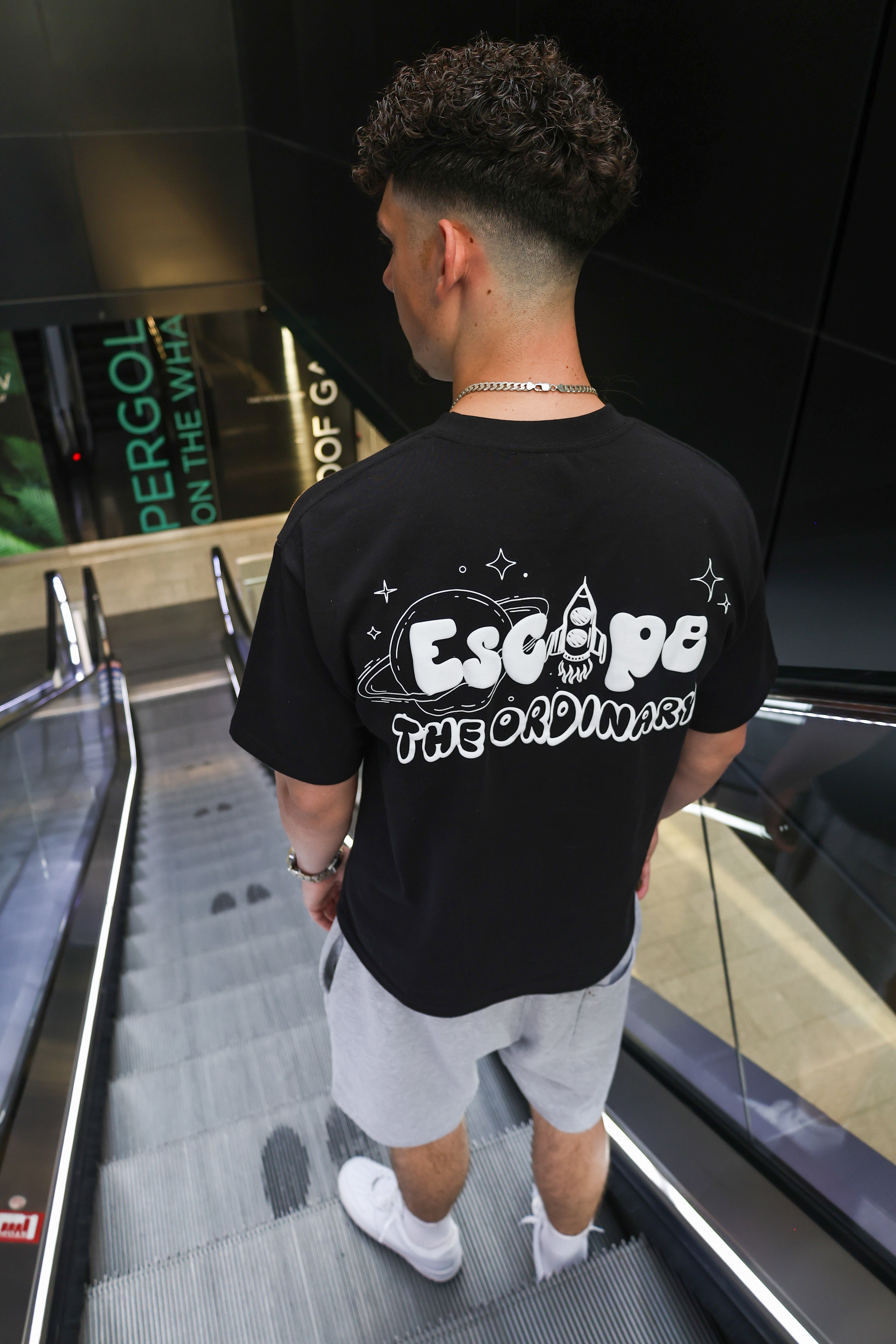 ESCAPE THE ORDINARY PUFF TEE - BLACK/WHITE