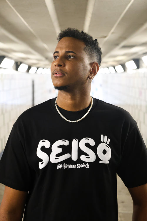 ESCAPE THE ORDINARY PUFF TEE - BLACK/WHITE